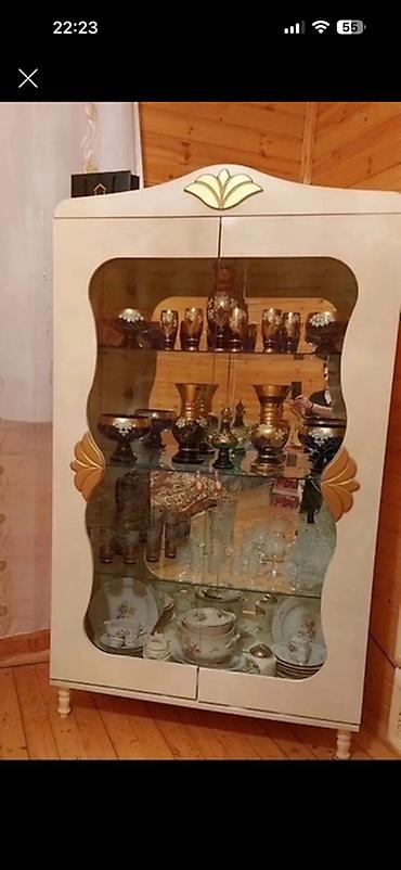 Оборудование для магазинов: Klassik üslubda vitrin şkaf - Rəng: açıq krem, qızılı dekor — 1