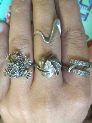 серебряное кольцо: Серебряные украшения от 500с лягушка 1000с 
размер 17-17.5