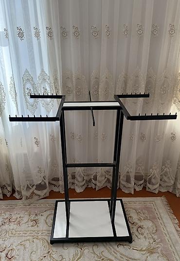 Stend vitrinləri: Hərəsindən 2 ədəd var. 150 m alınıb. Biri 60 m satılır. Tək tək almaq — 2