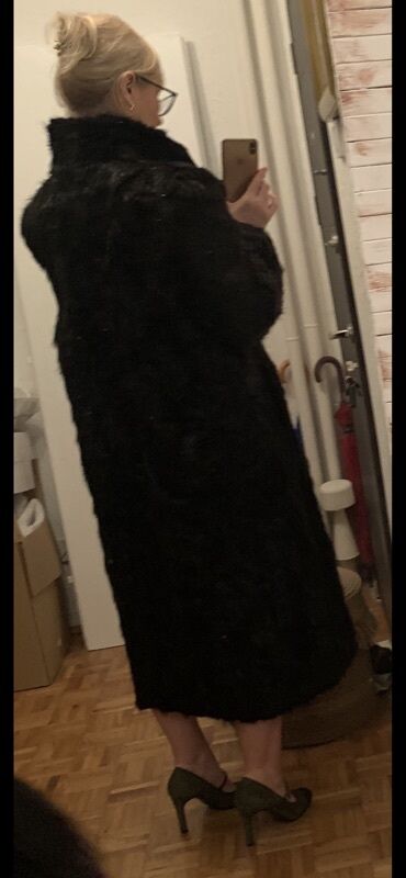 Krzneni kaputi: L, Sa postavom, bоја - Crna — 5