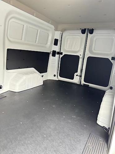 byd e1: Электрический фургон Ruichi EC75 с закрытым грузовым фургоном Год — 2