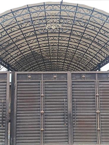 Сварка: Металлический каркас для навеса, обеспечивающий прочную основу для — 22