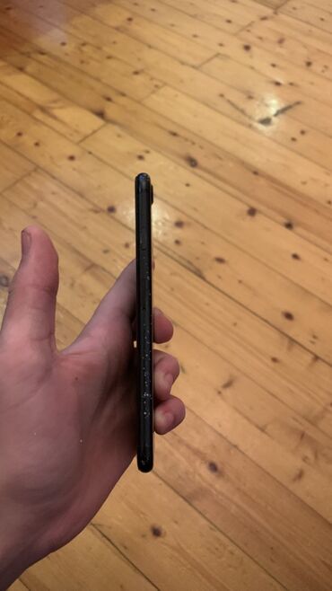 Apple iPhone: IPhone 7, Qara, Barmaq izi — 2