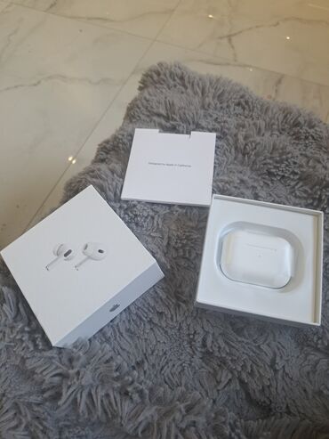 slušalice za dečake: -AirPods 2 generacija -Airpods 3 generacija -Apple watch Ultra