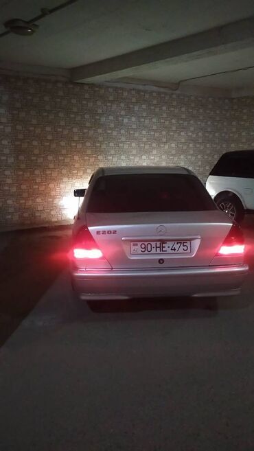 Mercedes-Benz: Mercedes-Benz 220: 2.2 l | 1995 il Sedan — 6
