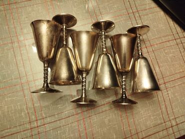 Čaše: Metalne case,solje. 6 komada,mislim da su posrebrene,nisam siguran — 1