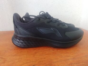 Кроссовки и спортивная обувь: Лининг оригинал кроссовки. Цвет: Черный Производства: Кытай Размер