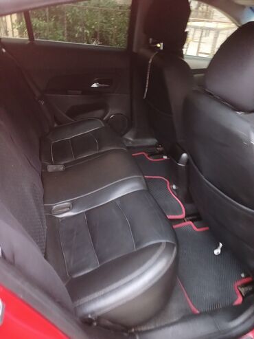 Chevrolet: Chevrolet Cruze sedan - Kuzov: sedan, parlaq qırmızı rəng - Mühərrik — 11