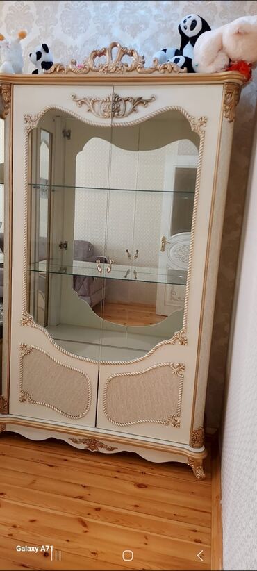 Otaq bitkiləri: Açılan, 2 qapılı Düz dolab, Qorka