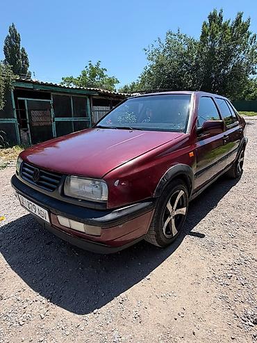 bcd com kg: Volkswagen Vento: 1993 г., Механика, Седан — 4