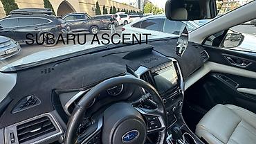 Накидка-ковер на торпедо для Subaru ASCENT (вид из салона на фото). -