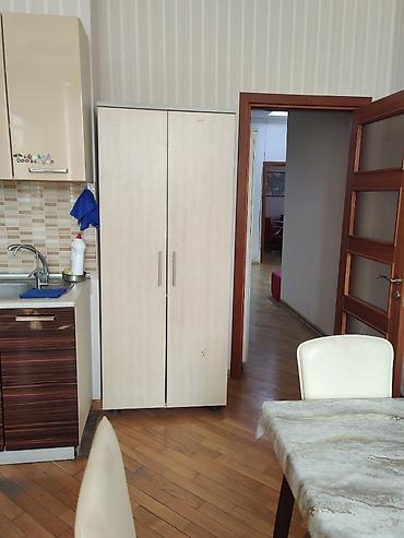 Ofis mebeli: Ofis üçün mebel dəsti – açıq ağ palıd rəngində Tərkib: - İkiqat kitab — 6
