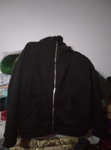 худи с балаклавой: Черная худи на молнии с капюшоном. - Классический прямой крой. -