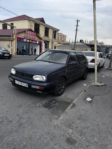 запчасти на фольксваген гольф 2: Tünd göy rəngli, Volkswagen Golf III modeli. Bu avtomobil gündəlik