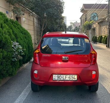 Kia: Kia Picanto, qırmızı rəng, hetçbek kuzov. Xüsusiyyətlər: - Kompakt — 3