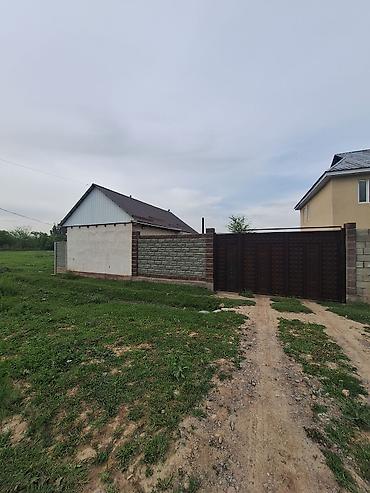 Продажа коттеджей и домов: Продаётся жилой дом с участком. Кара-жыгак Айылы Мектепке балабакчага — 1