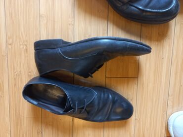 Dəstlər: Кожаная муржская обувь в хорошем состоянии без дефектов. каждая по 10