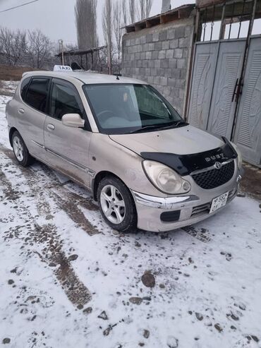 Toyota: Toyota Дуэт: 2002 г., 1 л, Автомат, Газ, Хэтчбэк