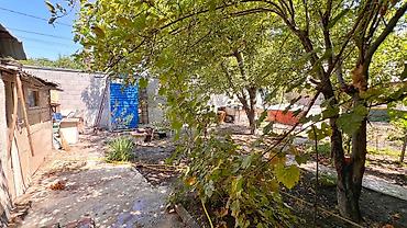 Продажа полдома: Продам Участок 3,5 соток, дом саман 61м2, р-н КНУ, 135т$ Есть — 7