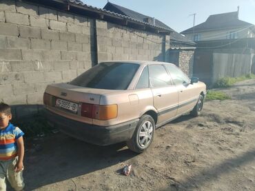 Audi 80: 1986 г., 1.8 л, Механика, Бензин, Седан