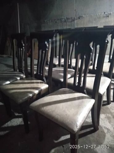 Стулья для зала: Стул для зала, Б/у, Дерево — 1