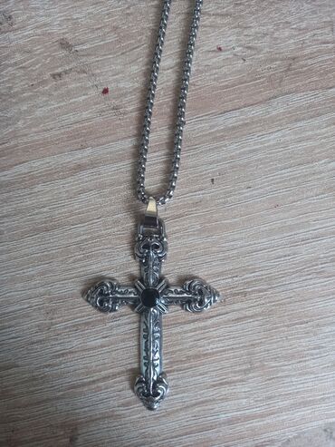 tək qaş uzuk: Metal xaç kulonlu boyunbağı - Material: gümüş rəngli metal ərinti -