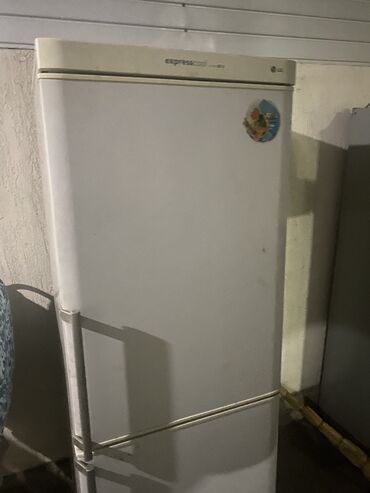 lg l60: Холодильник LG, Б/у, Двухкамерный