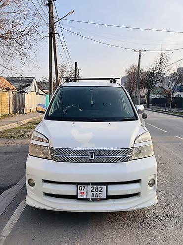 Toyota: Toyota Voxy: 2005 г., 2 л, Автомат, Бензин — 2