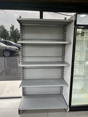 торговое оборудование для магазина одежды: Металлический торговый стеллаж для магазина/склада. Особенности: -
