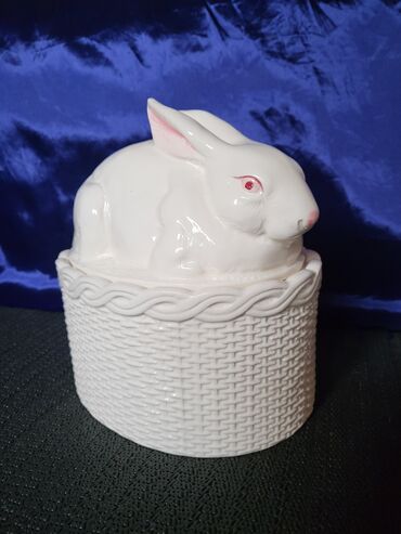 Kuhinjski setovi: Bombonijera nova,vintaz,zec. Sve na njoj odsjaj od svetla,nez — 1