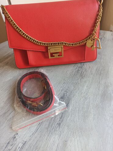 qırmızı qadın çantaları: Givenchy Kablocokdan Alınıb Bir dəfə istifadə olunub 15 Azn Elmlər