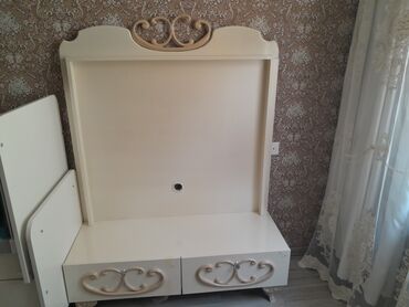 Telvizor altlığıdır, pulsuz verirəm, ehtiyacı olan zəng vursun