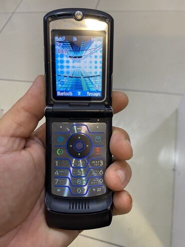 qubada ucuz telefonlar: Motorola U9, цвет - Фиолетовый, Кнопочный