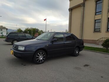 Volkswagen: Volkswagen Vento: 1996 г., 1.8 л, Механика, Бензин, Седан