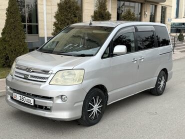 ом 616: Toyota Noah: 2003 г., 2 л, Автомат, Бензин, Минивэн