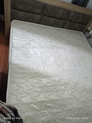 Двуспальные кровати: Двуспальная кровать с высоким мягким изголовьем и матрасом б/у - — 8