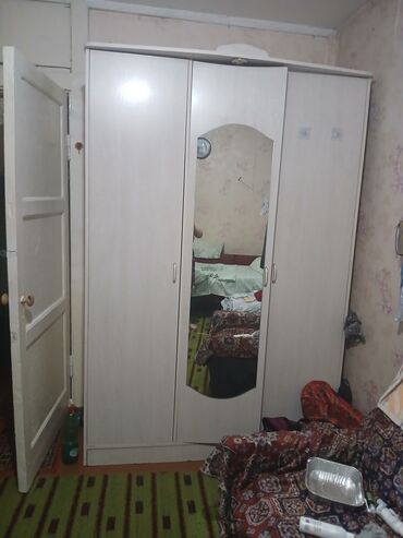 шкафчик кухонный напольный: Шкаф для одежды, Б/у, Прямой