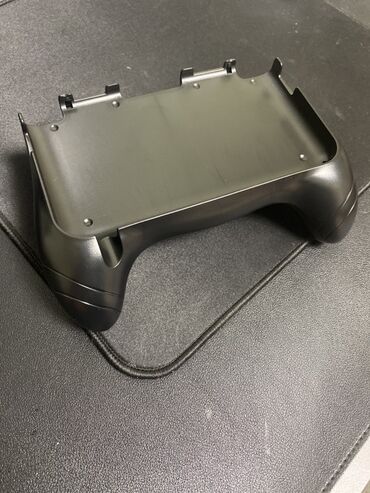коран с ручкой: Old 3DS XL/LL геймпад-держатель черного цвета новый. Не подошел для