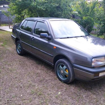 продаю жетта: Volkswagen Vento: 1993 г., 1.8 л, Механика, Бензин, Седан