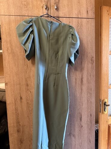 Ziyafət donları: Zərif ziyafət geyimləri – 2 ədəd 1) Yaşıl-qara uzun don - Parlaq — 15