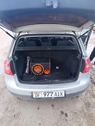 бияди машина: Volkswagen Golf V: 2004 г., 1.6 л, Кол менен иштөөчү, Бензин, Хетчбек — 5