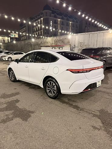 BYD: BYD : 1.6 l | 2024 il 70000 km Sedan — 6