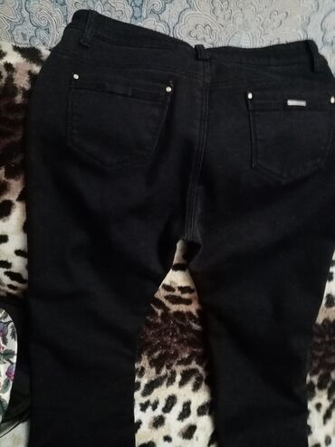 Женские джинсы, 34 размер, новые, в хорошем состоянии, чёрный цвет