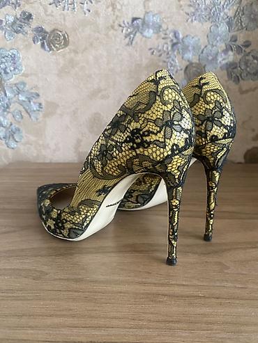yun corab: Dolce & Gabbana qadın tuflisi Orijinal - Model: klassik “pump” — 3