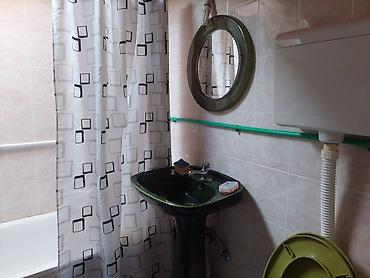 Dugoročni najam stanova: IZDAJEM STAN 90km2 NA STAROM CERAKU (ZARKOVO) Dva nivoa, prvi 50km2 — 3