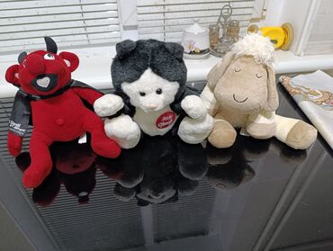 Игрушки: Мягкие игрушки и три фарфоровые статуэтки, и другие игрушки Цена 20 - — 7