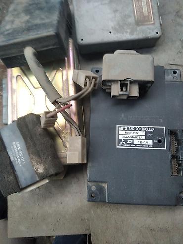 Панели, обшивки: Центральная консоль Mitsubishi 1993 г., Б/у, Оригинал, Германия — 3