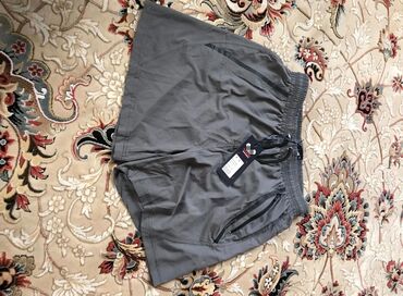мужской спортивный костюм: Шорты XL (EU 42), цвет - Серый