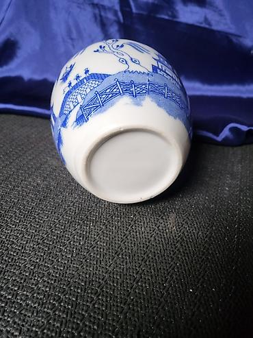 Vaze i saksije: Vaza nova Blue Willow,porcelanska 1950g+. Porcelanska nova,holandska — 5