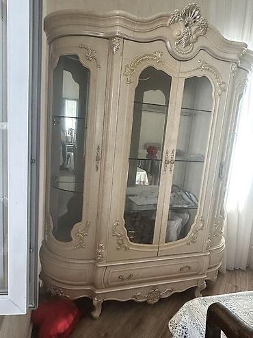 Klassik üslubda qonaq otağı üçün vitrin və konsol dəsti - Üslub lalafo.az -da Klassik üslubda qonaq otağı üçün vitrin və konsol dəsti - Üslub